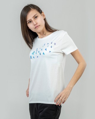 Футболка жіноча Пташки в небі біла - 03579 Футболка жіноча Пташки в небі біла - 03579