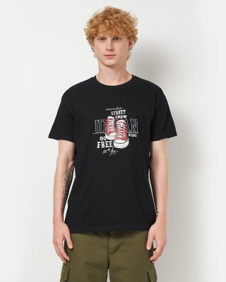 Футболка чоловіча З червоними кедами чорна - 11500