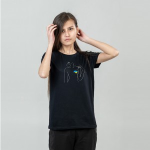 Футболка жіноча З Україною в серці чорна - 11502 Футболка жіноча З Україною в серці чорна - 11502