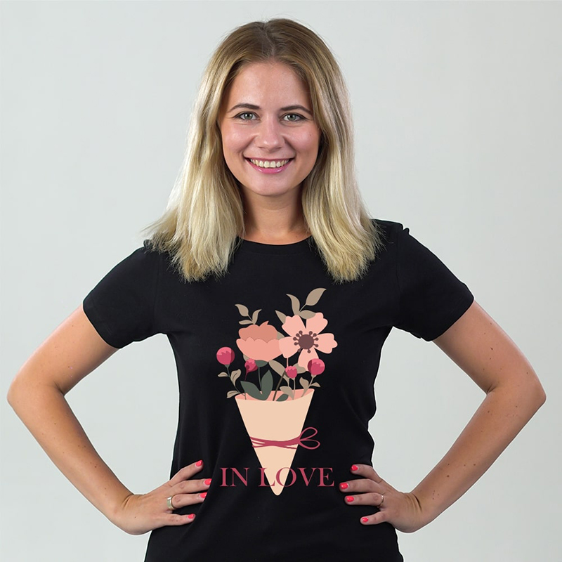 Жіноча футболка з квітковим принтом